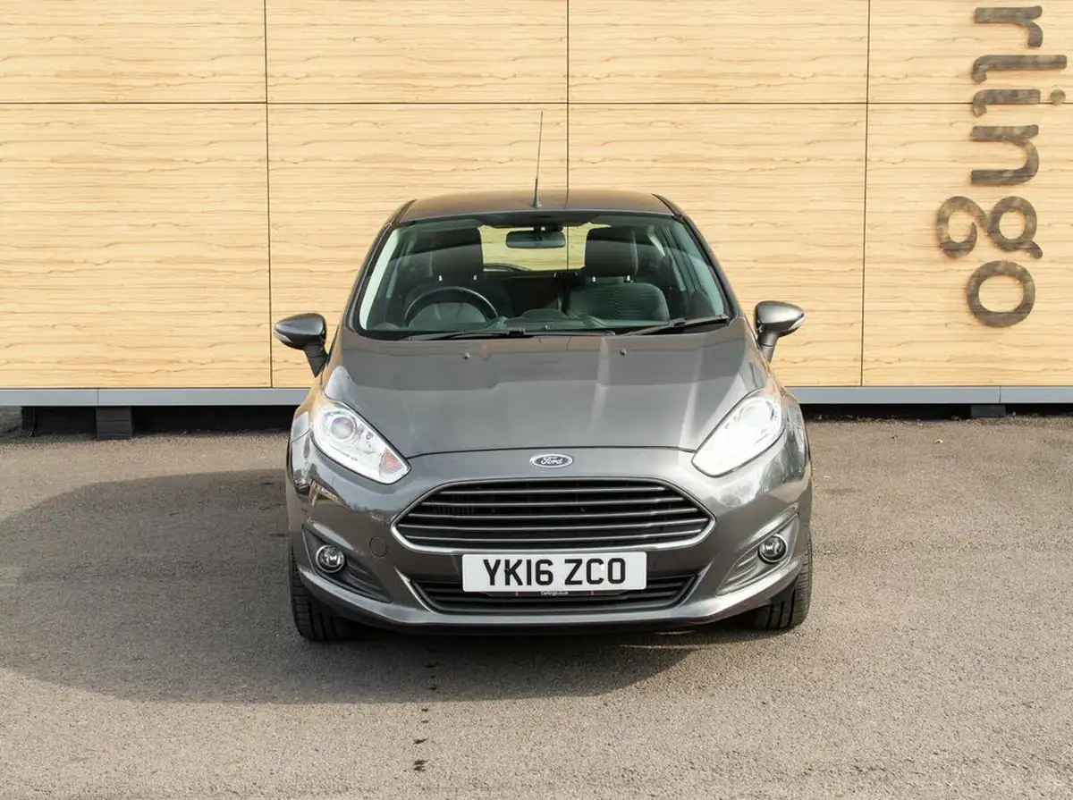 2016-ford-fiesta-10t-zetec-100ps-ecoboost-ss-3d-big-5