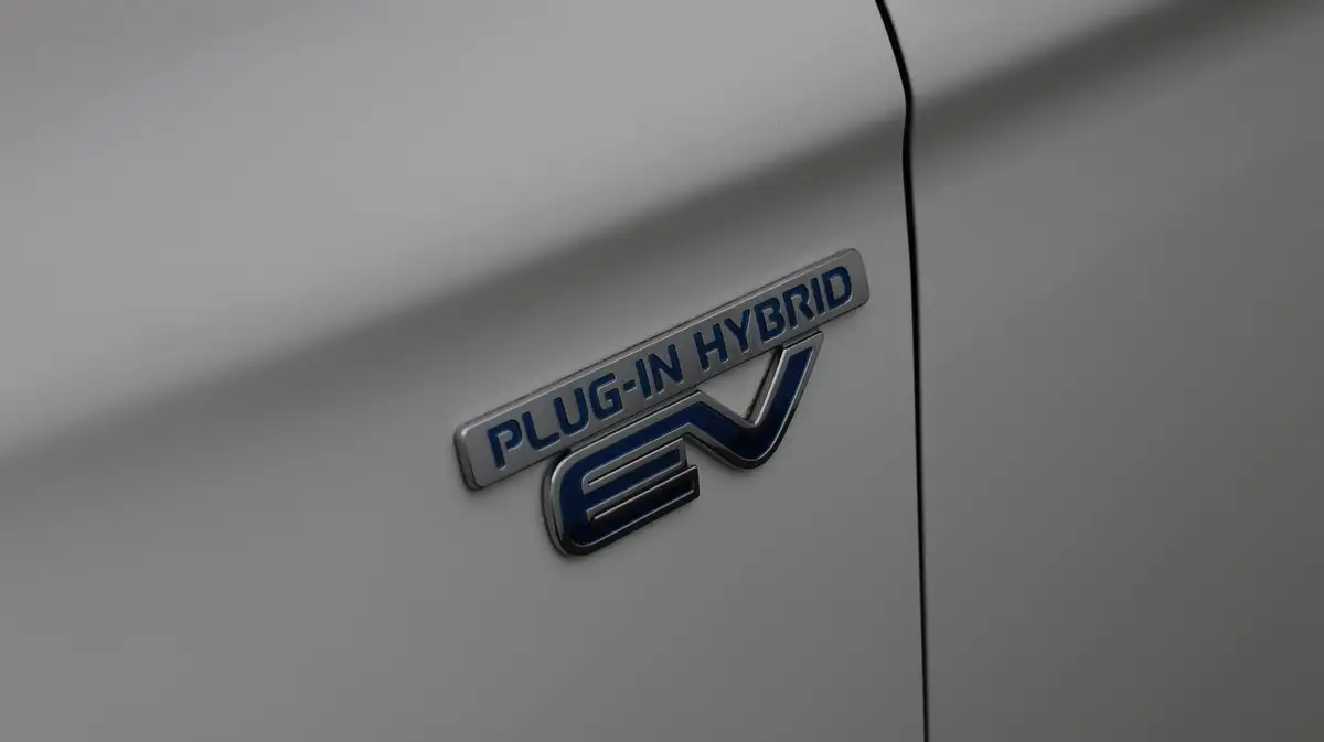 2019-mitsubishi-outlander-24-4h-phev-big-20