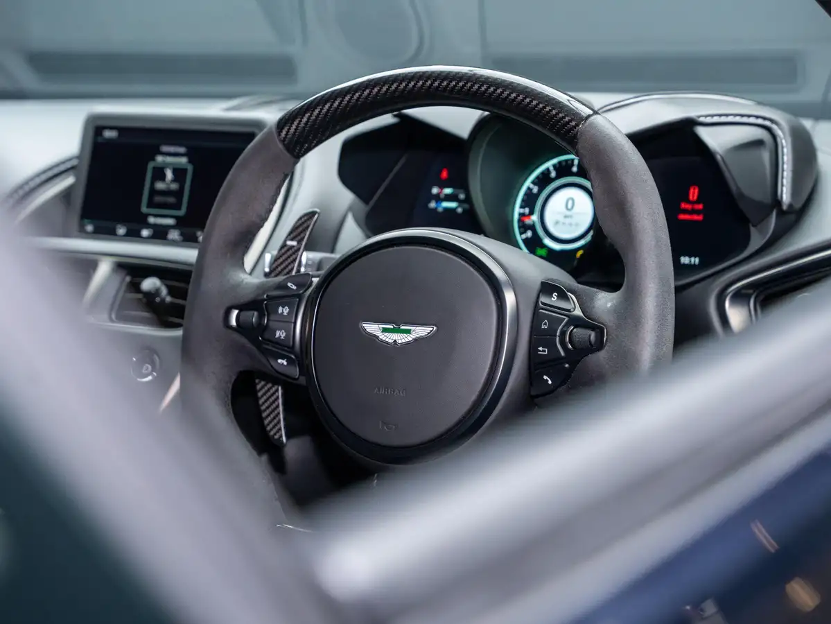 2019-aston-martin-dbs-52-v12-superleggera-big-24