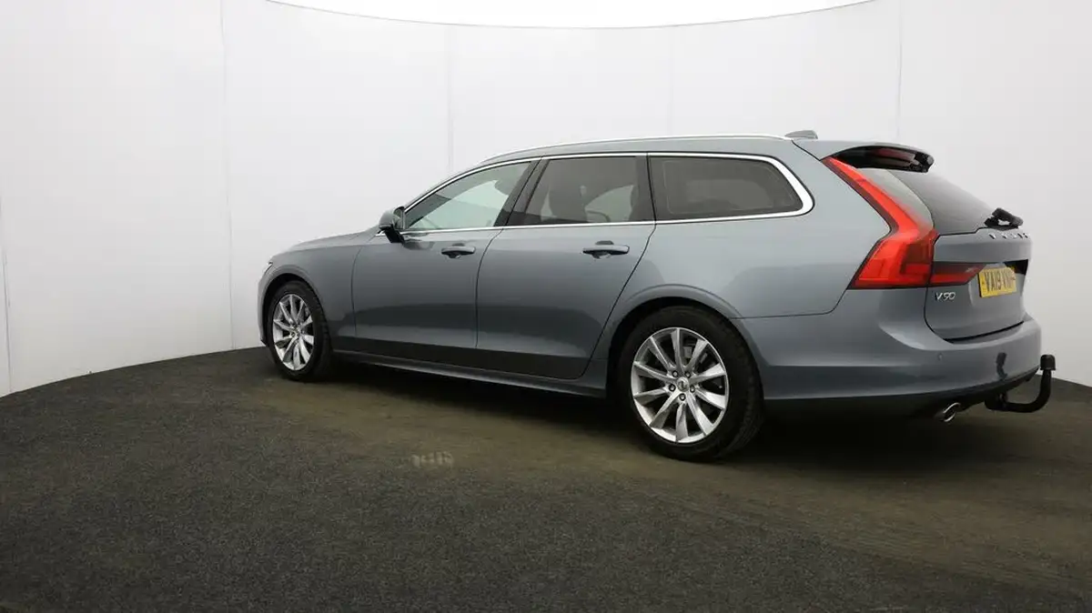2019-volvo-v90-20-t4-momentum-big-42