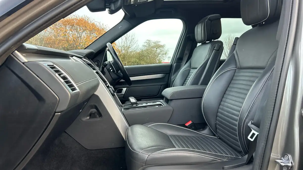 2021-land-rover-discovery-30-d300-r-dynamic-hse-big-2