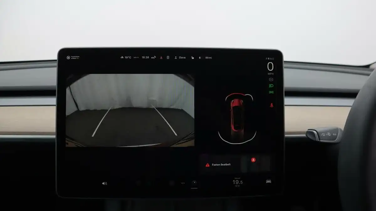 2022-tesla-model-y-e-long-range-big-24