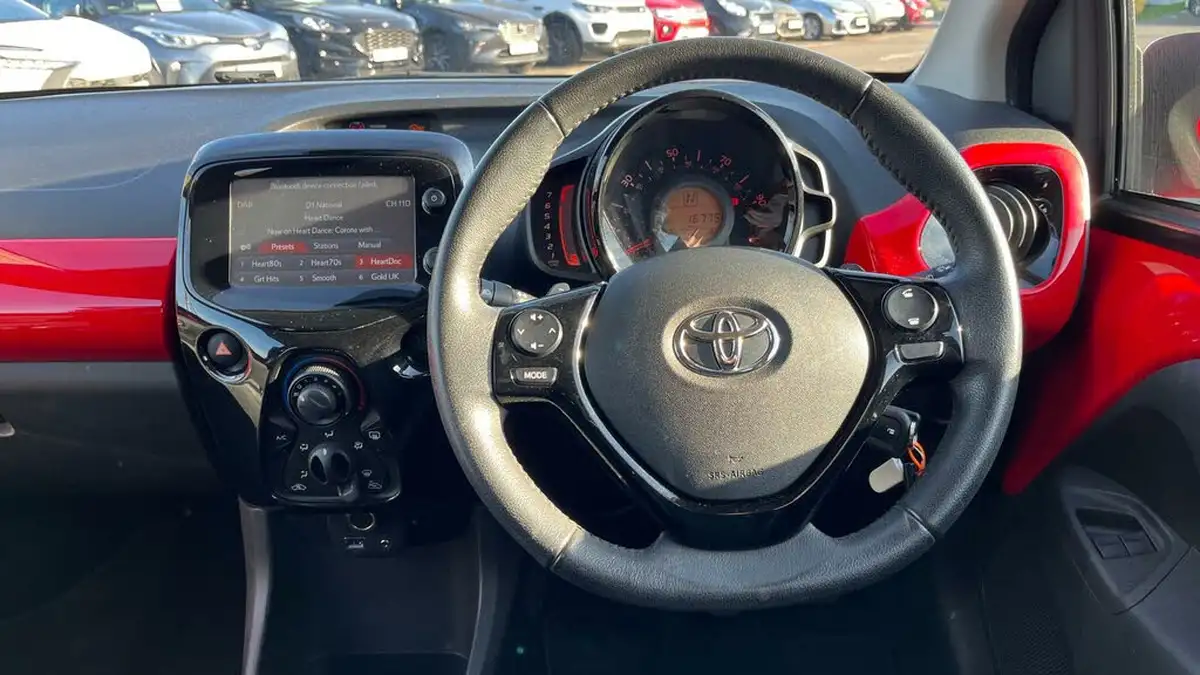 2015-toyota-aygo-10-vvt-i-x-pression-x-wave-x-shift-big-5