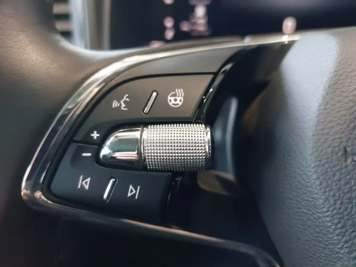 2023-skoda-karoq-15-tsi-se-l-big-12
