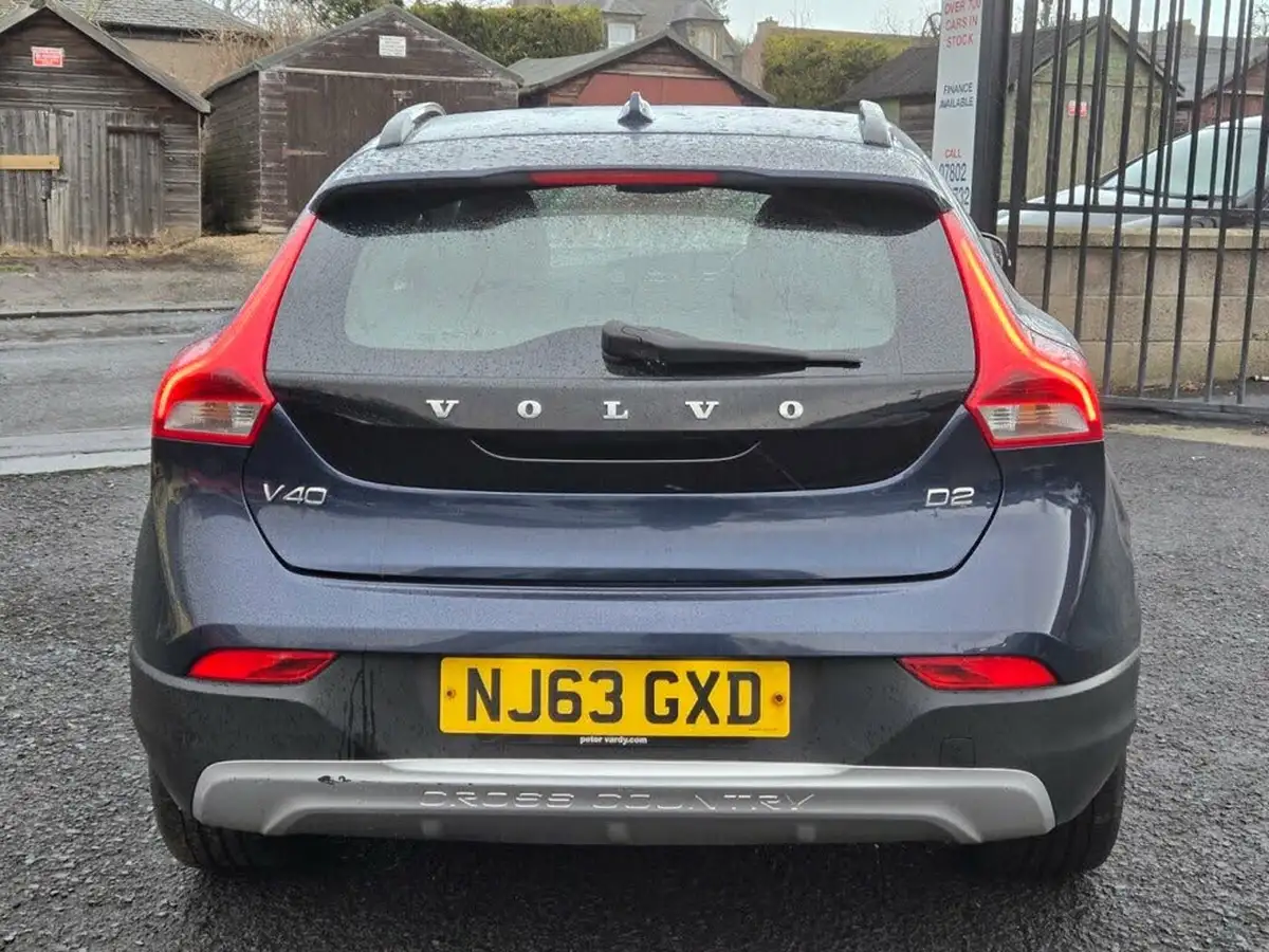 2013-volvo-v40-16td-d2-cross-country-lux-big-5