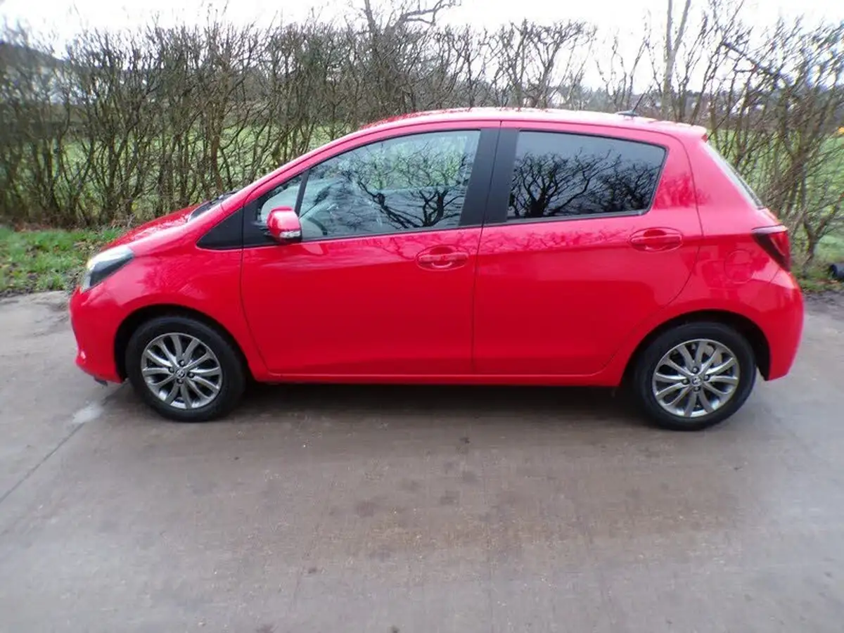 2016-toyota-yaris-133-icon-vvt-i-5d-big-7
