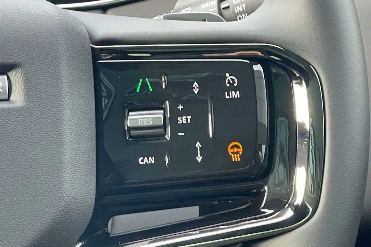2024-land-rover-range-rover-evoque-15-p270e-dynamic-se-big-30