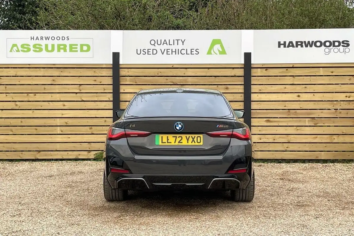 2022-bmw-i4-e-m50-big-7