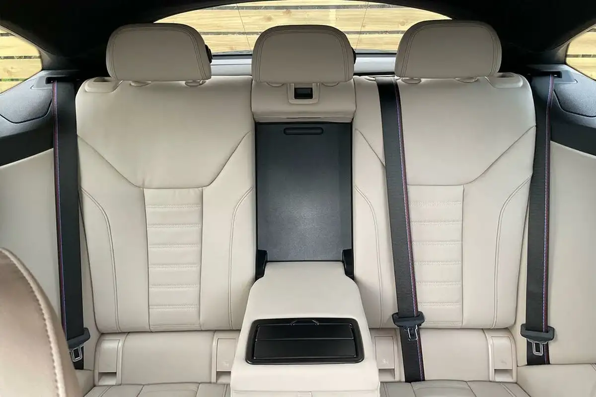 2022-bmw-i4-e-m50-big-31