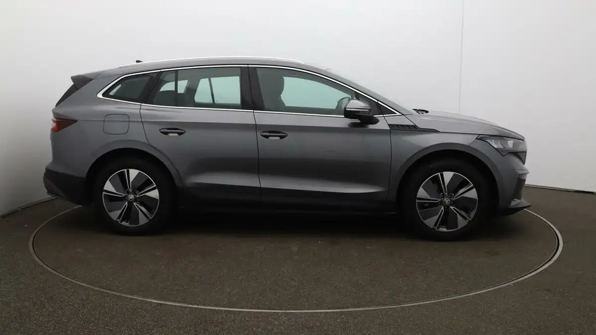 2022-skoda-enyaq-e-60-big-41