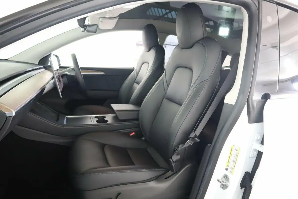 2022-tesla-model-y-e-long-range-big-47