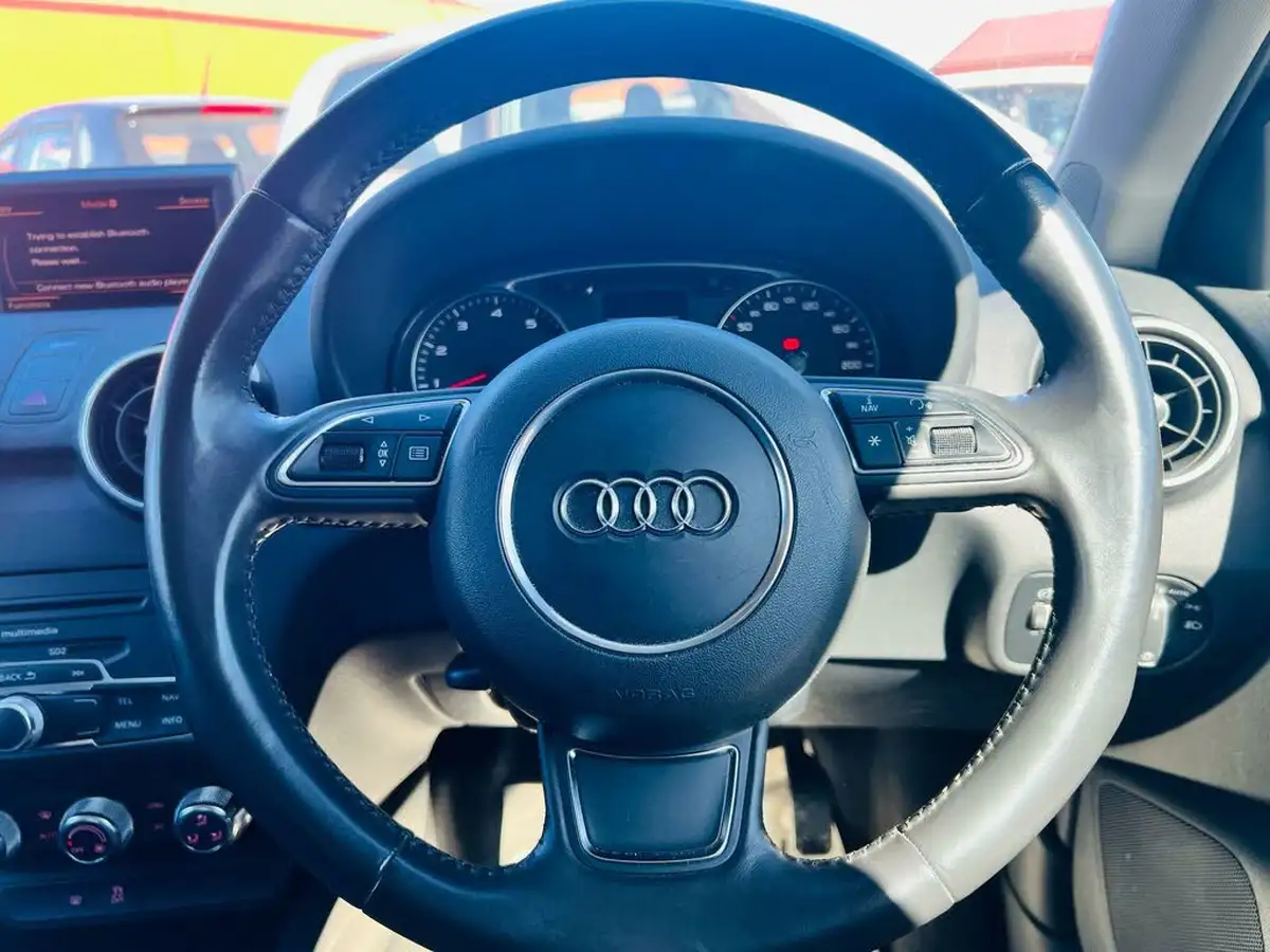 2012-audi-a1-14-sportback-5d-s-tronic-big-13