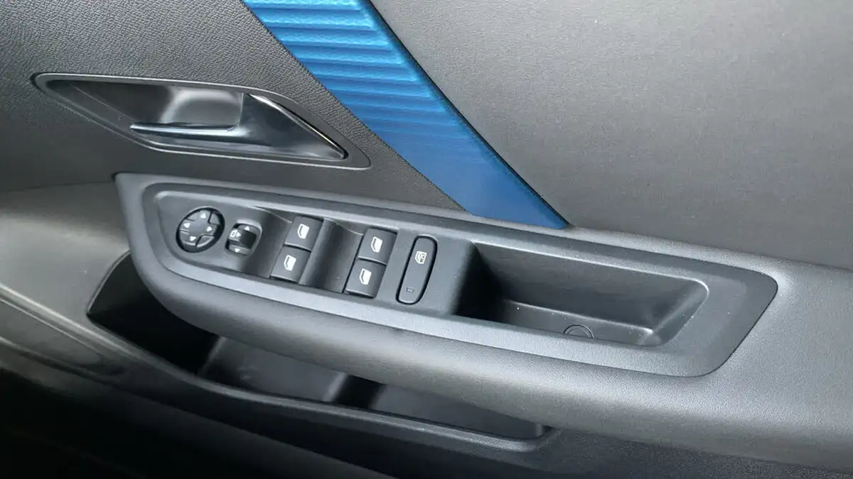 2022-citroen-c4-e-c-series-edition-big-21
