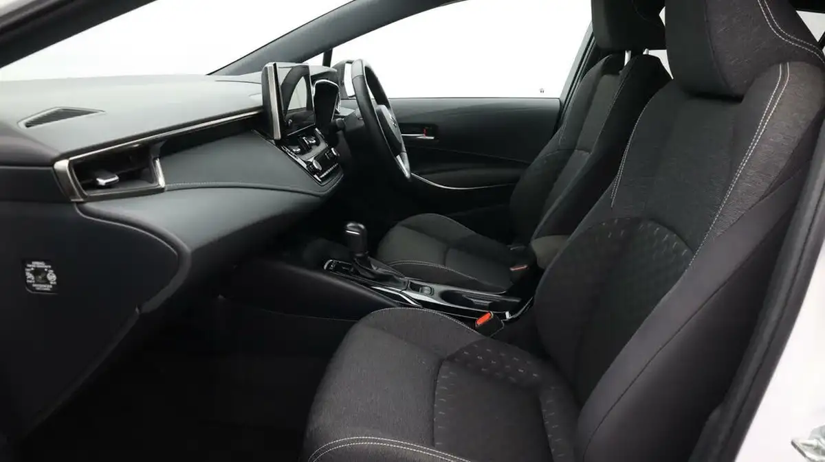 2023-suzuki-swace-18-motion-big-14