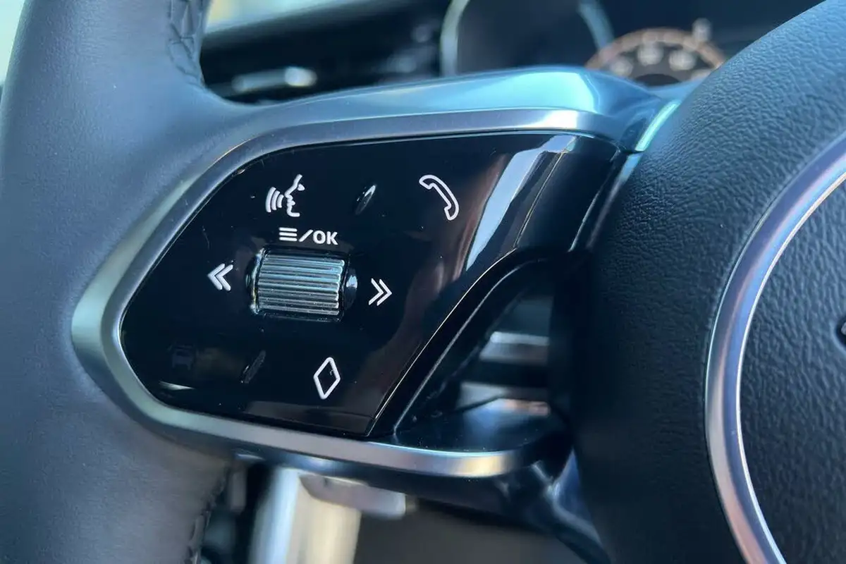 2024-jaguar-xf-20-d200-r-dynamic-se-black-saloon-4d-big-39