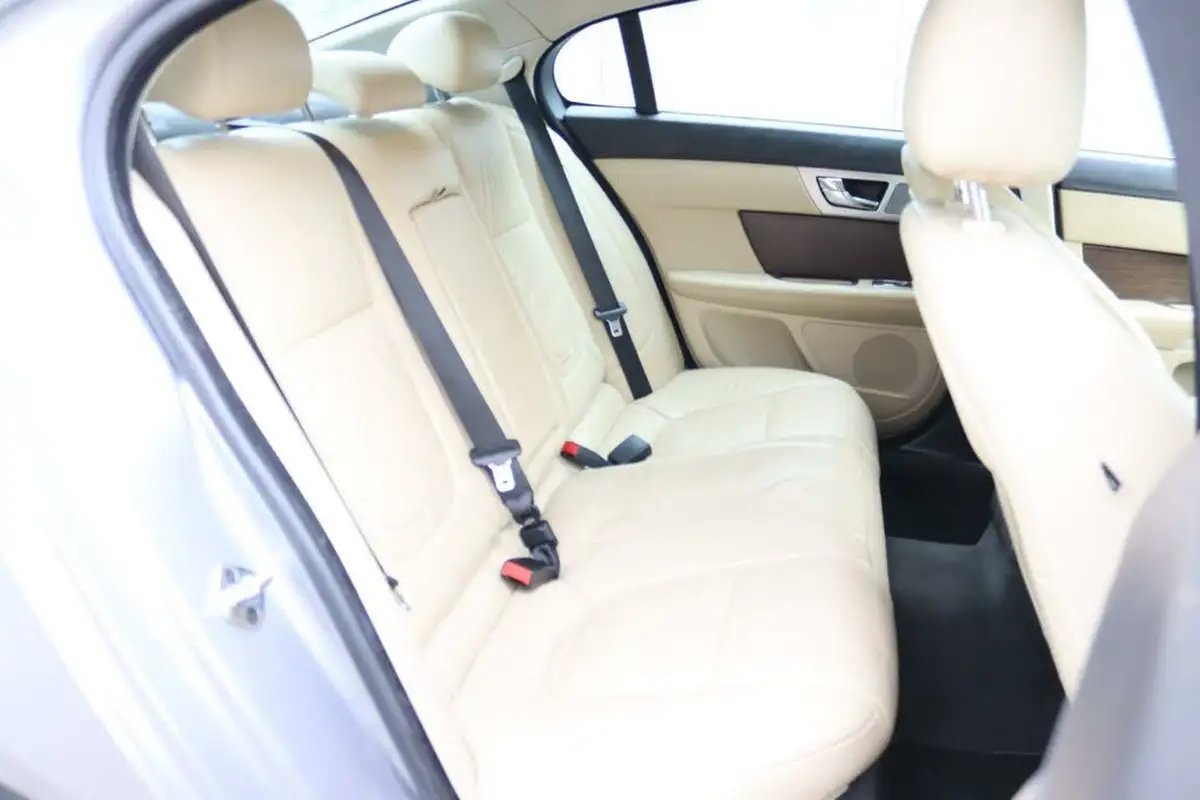 2014-jaguar-xf-22td-luxury-163ps-saloon-4d-big-13