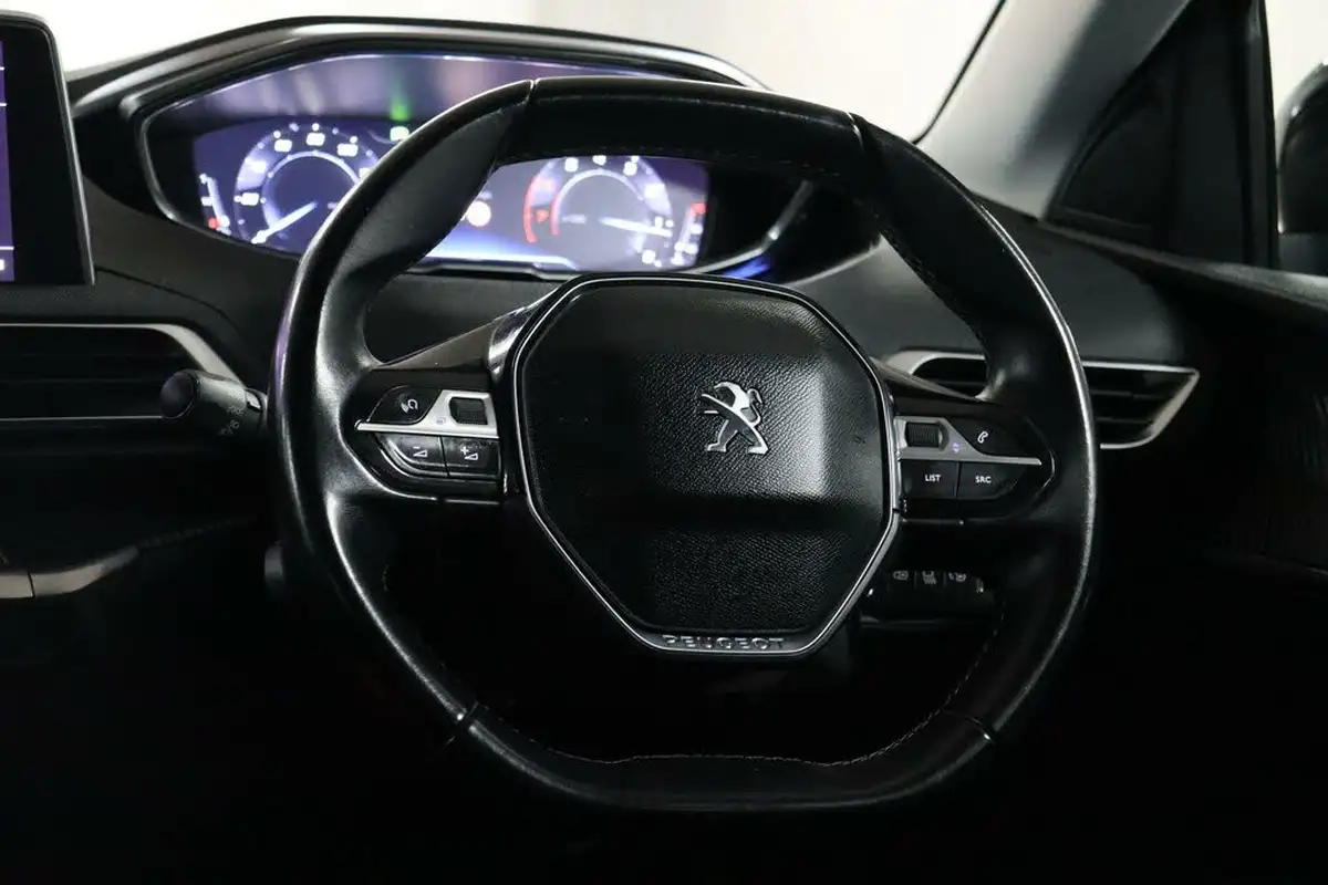 2018-peugeot-3008-suv-12-puretech-active-big-36