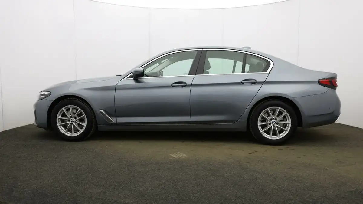 2021-bmw-5-series-20-520i-se-saloon-4d-big-61