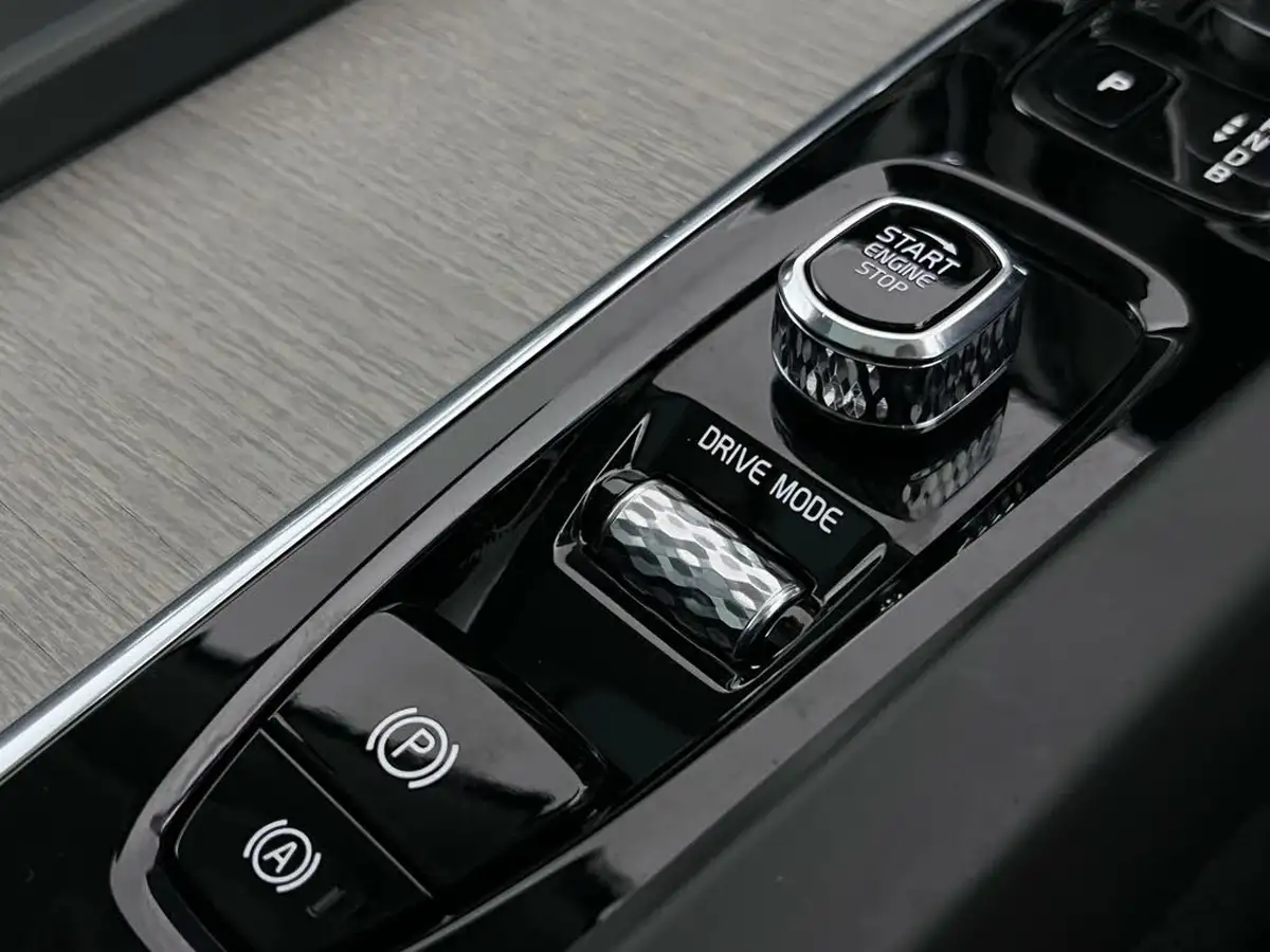 2017-volvo-xc60-20-t8-inscription-pro-twin-engine-big-24