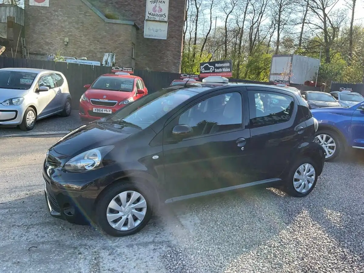 2013-toyota-aygo-10-aygo-ice-5d-big-78
