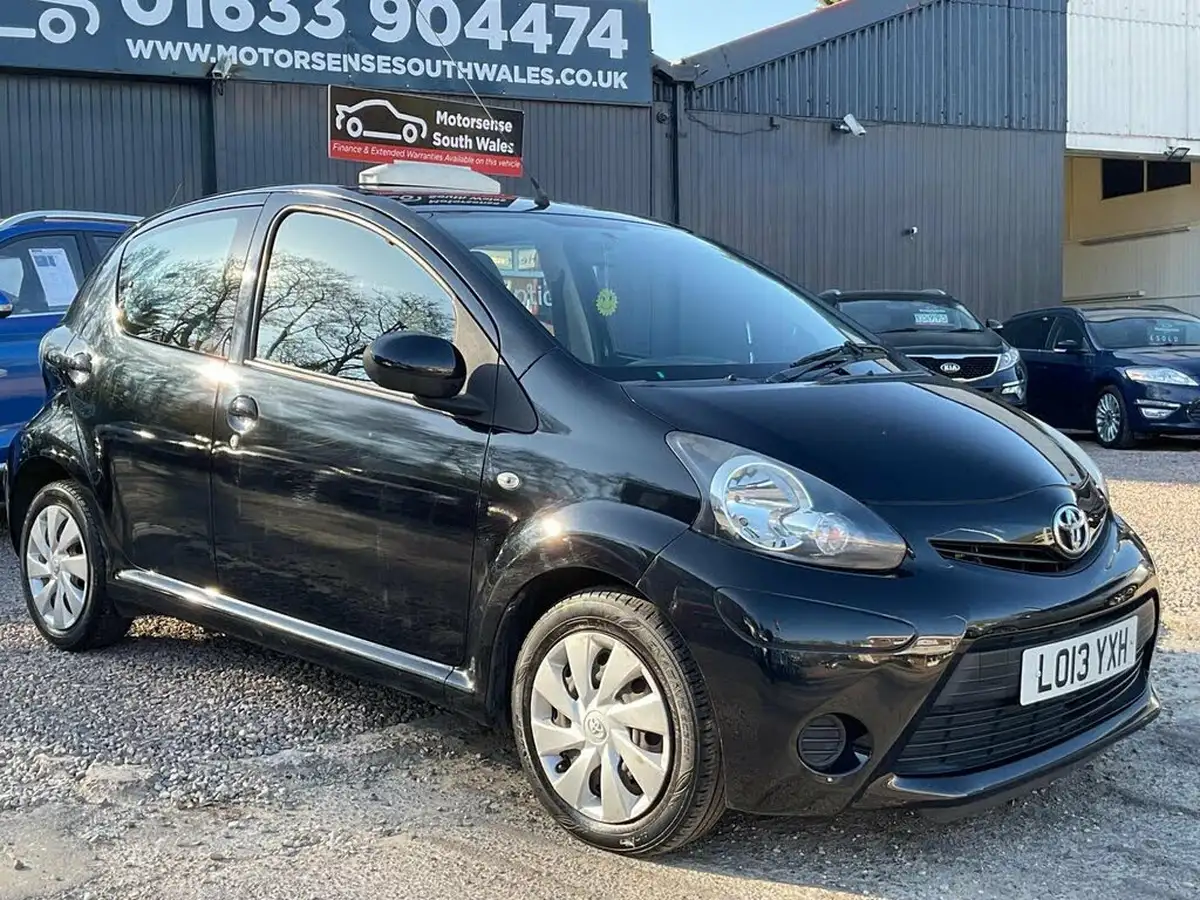 2013-toyota-aygo-10-aygo-ice-5d-big-6