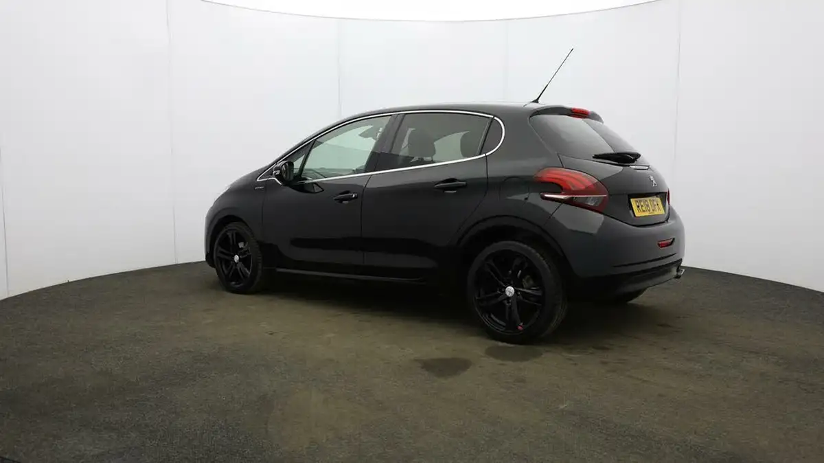 2017-peugeot-208-12-puretech-gt-line-5d-big-4