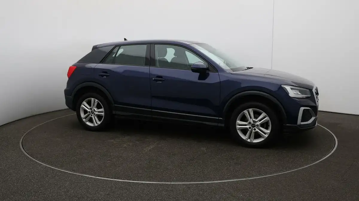2022-audi-q2-10-30-tfsi-sport-big-38