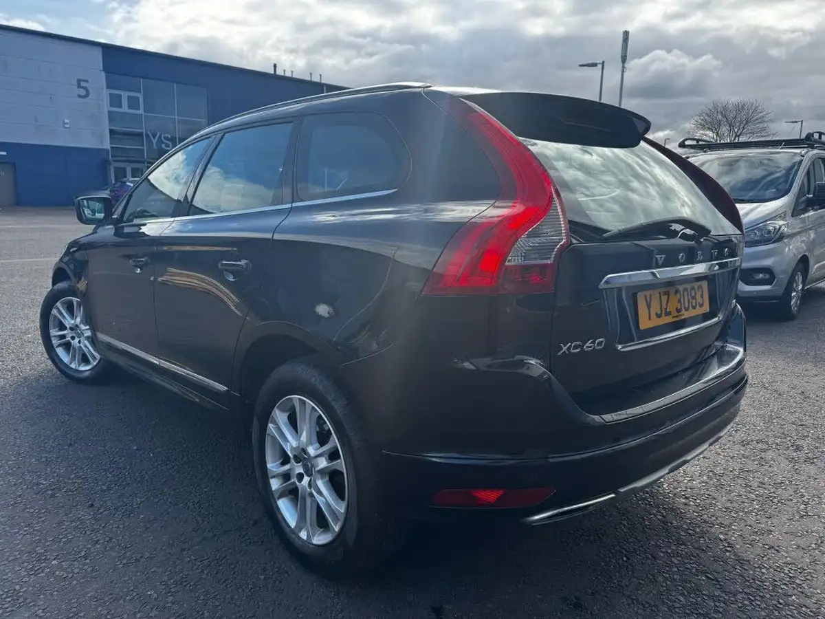 2016-volvo-xc60-20td-d4-se-lux-nav-geartronic-big-2