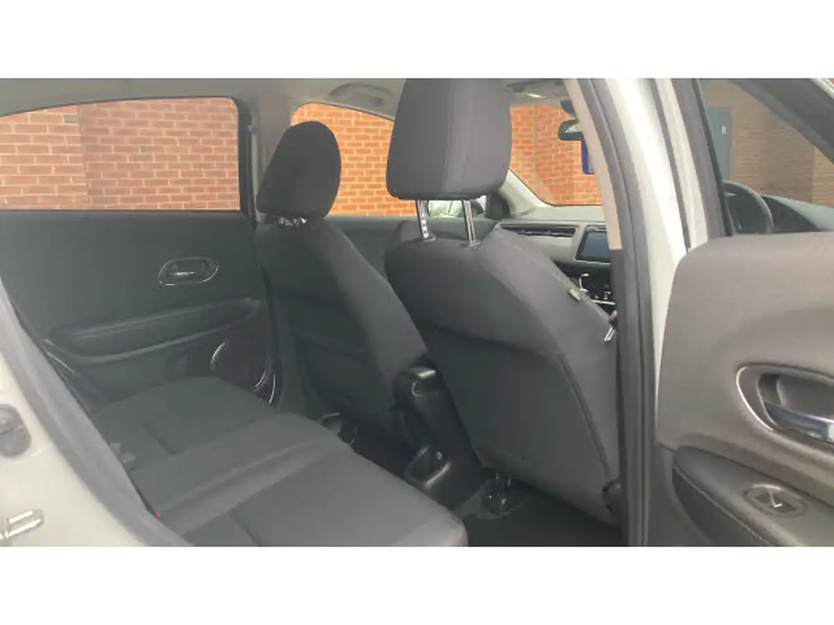 2019-honda-hr-v-15-i-vtec-se-big-13