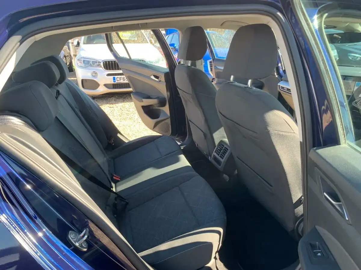 2020-volkswagen-golf-15-tsi-life-150ps-hatchback-big-40