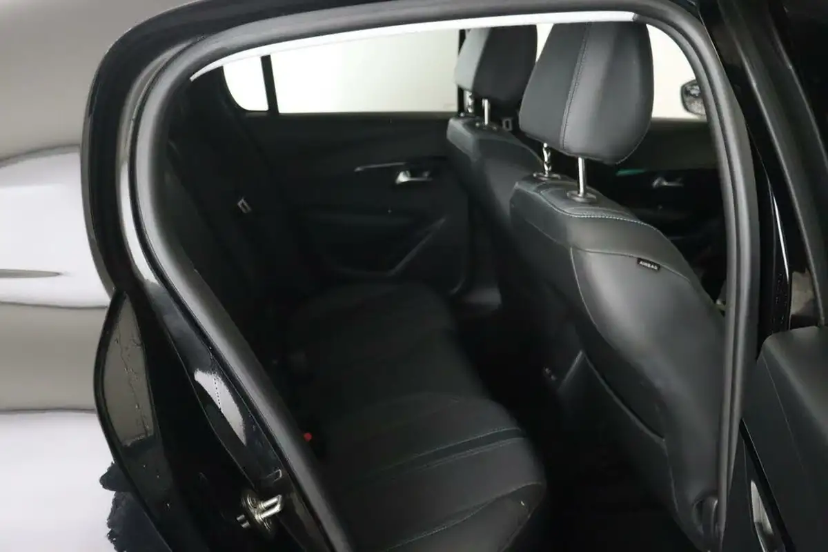 2020-peugeot-208-12-puretech-allure-100bhp-big-13