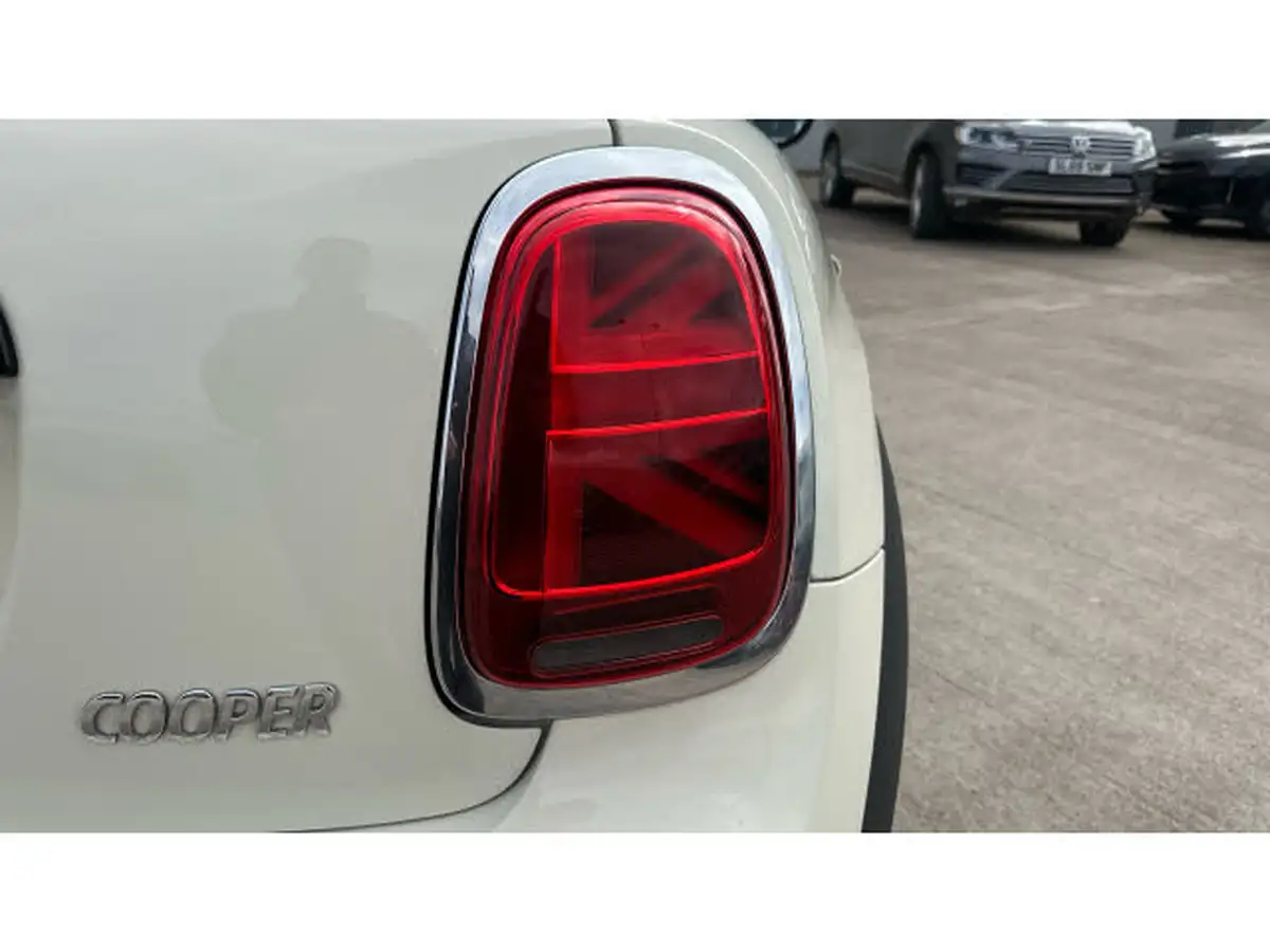 2021-mini-cooper-15-cooper-classic-hatchback-3d-big-21