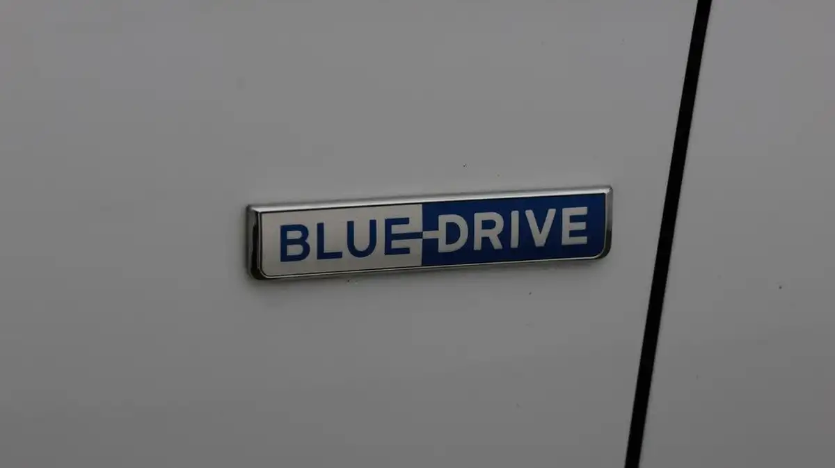 2022-hyundai-ioniq-e-premium-electric-big-20