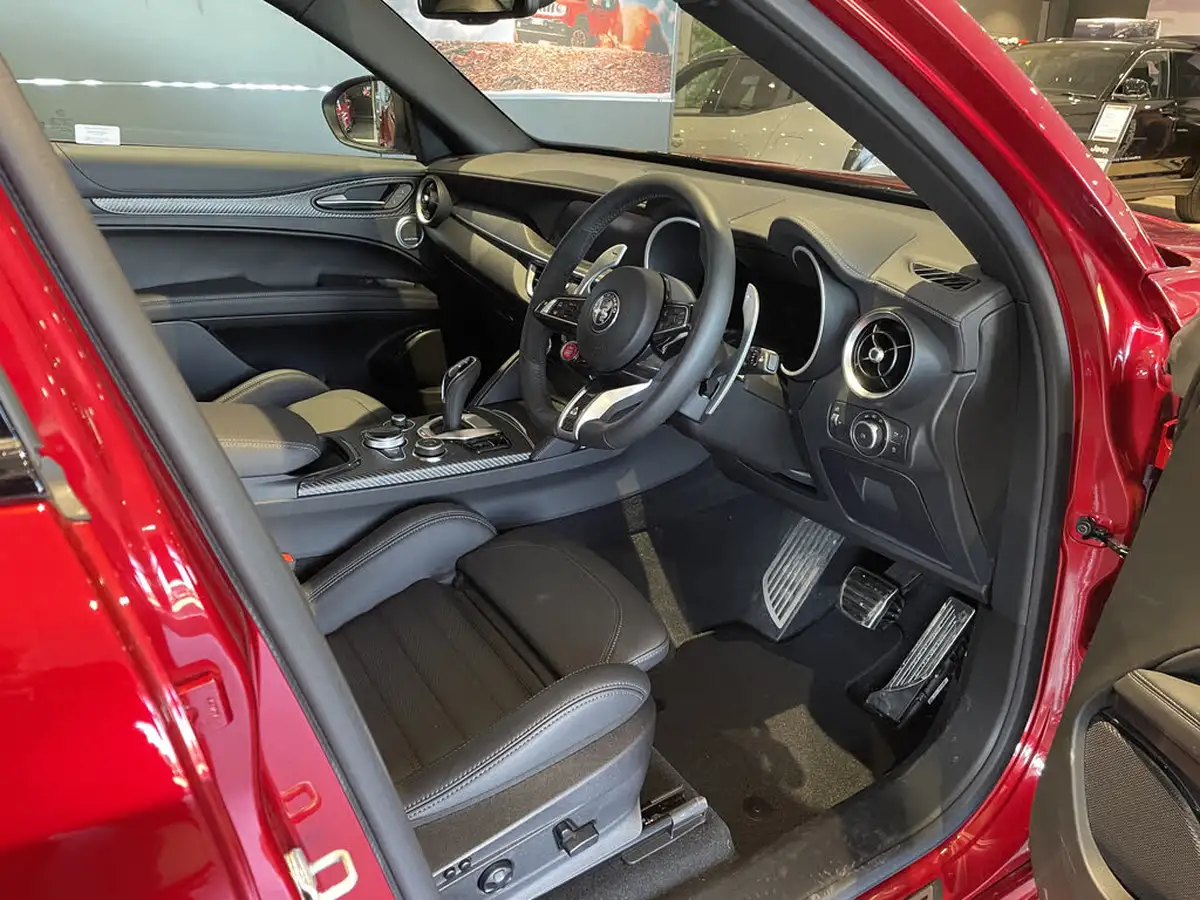 2025-alfa-romeo-stelvio-29-biturbo-quadrifoglio-512bhp-big-24