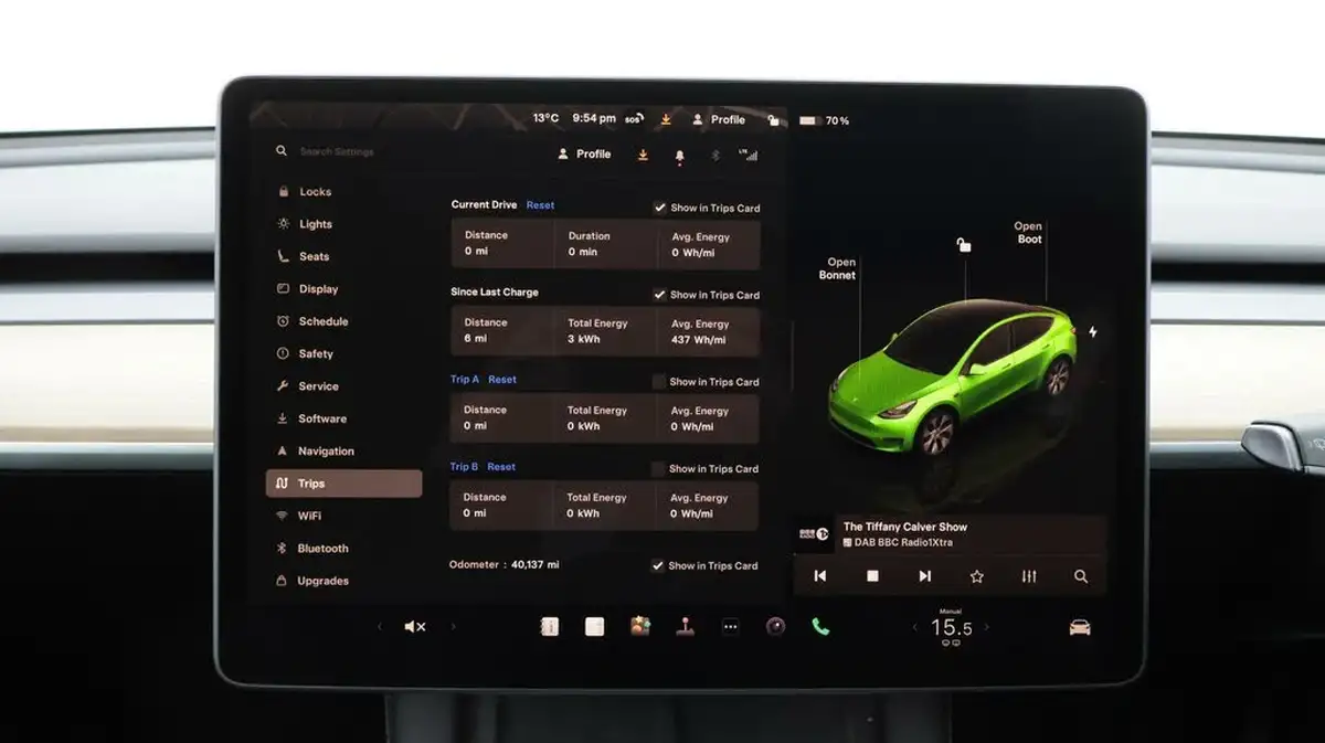 2023-tesla-model-y-e-long-range-big-10