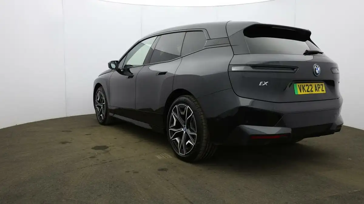 2022-bmw-ix-e-xdrive-50-m-sport-big-36