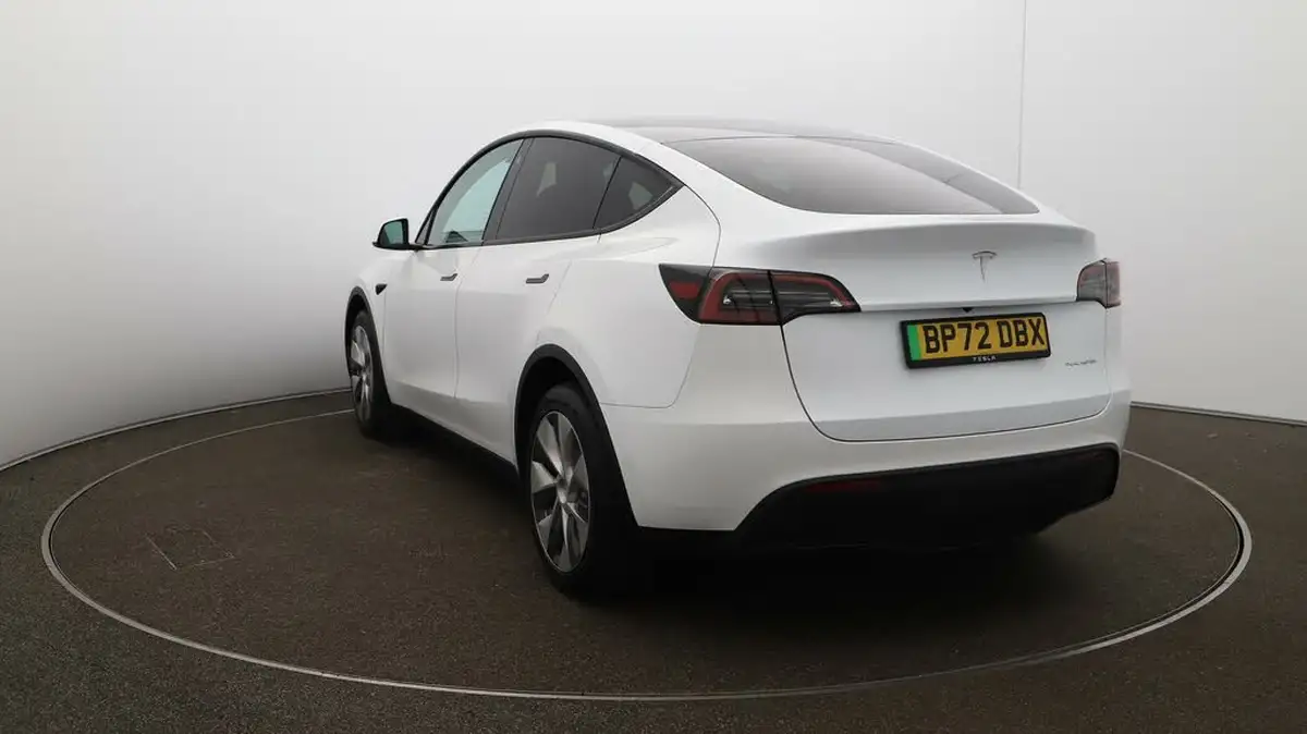 2023-tesla-model-y-e-long-range-big-52