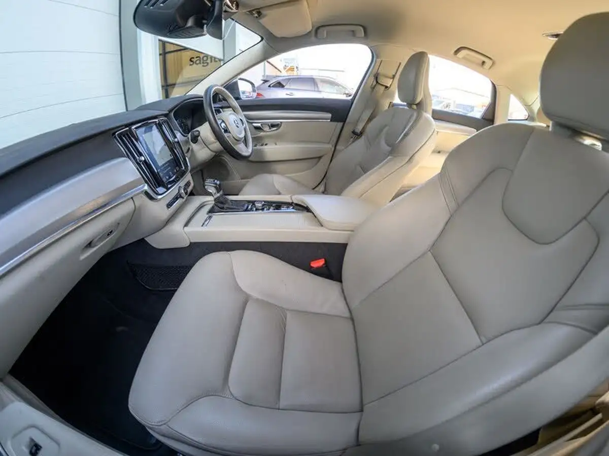 2019-volvo-s90-20-t4-momentum-big-25