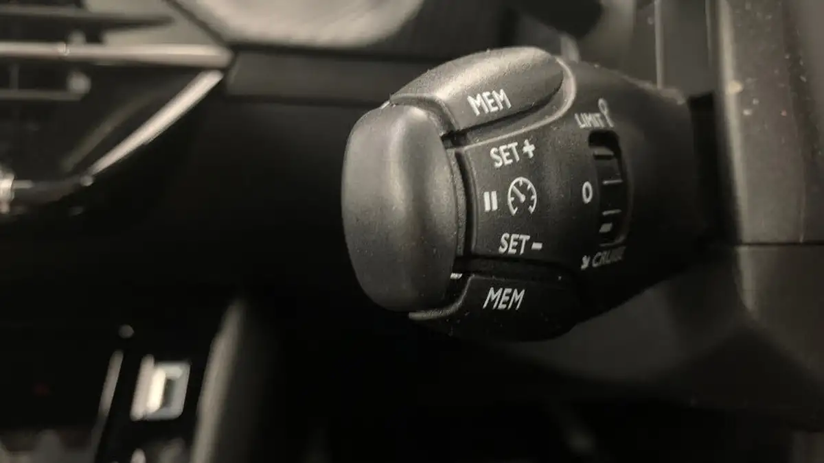 2022-peugeot-2008-suv-12-puretech-allure-premium-130bhp-eat8-big-34