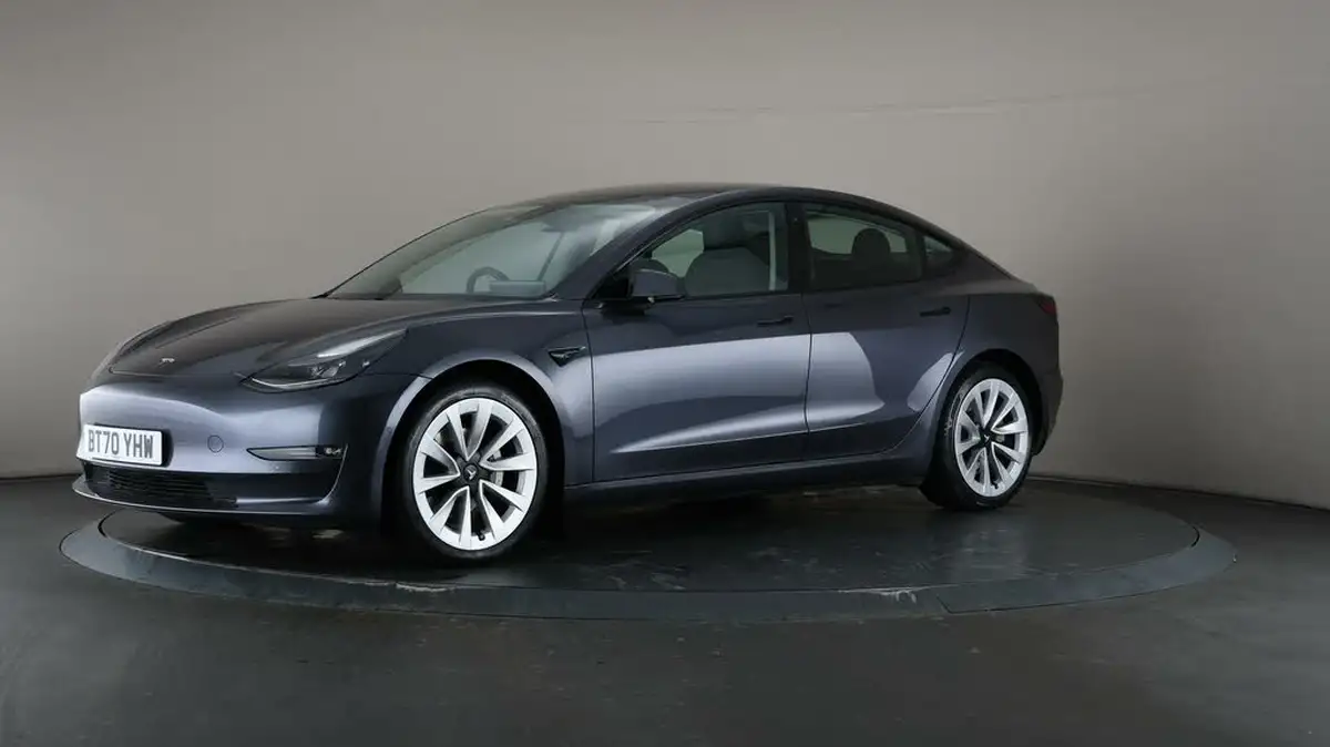 2020-tesla-model-3-e-long-range-big-35