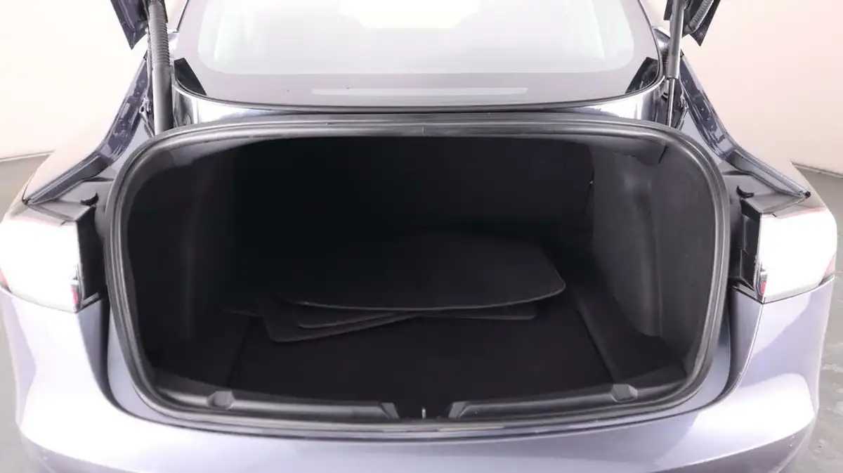 2020-tesla-model-3-e-long-range-big-17