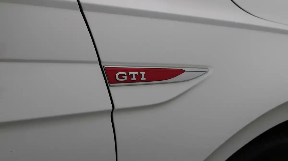 2021-volkswagen-polo-20-tsi-gti-big-21