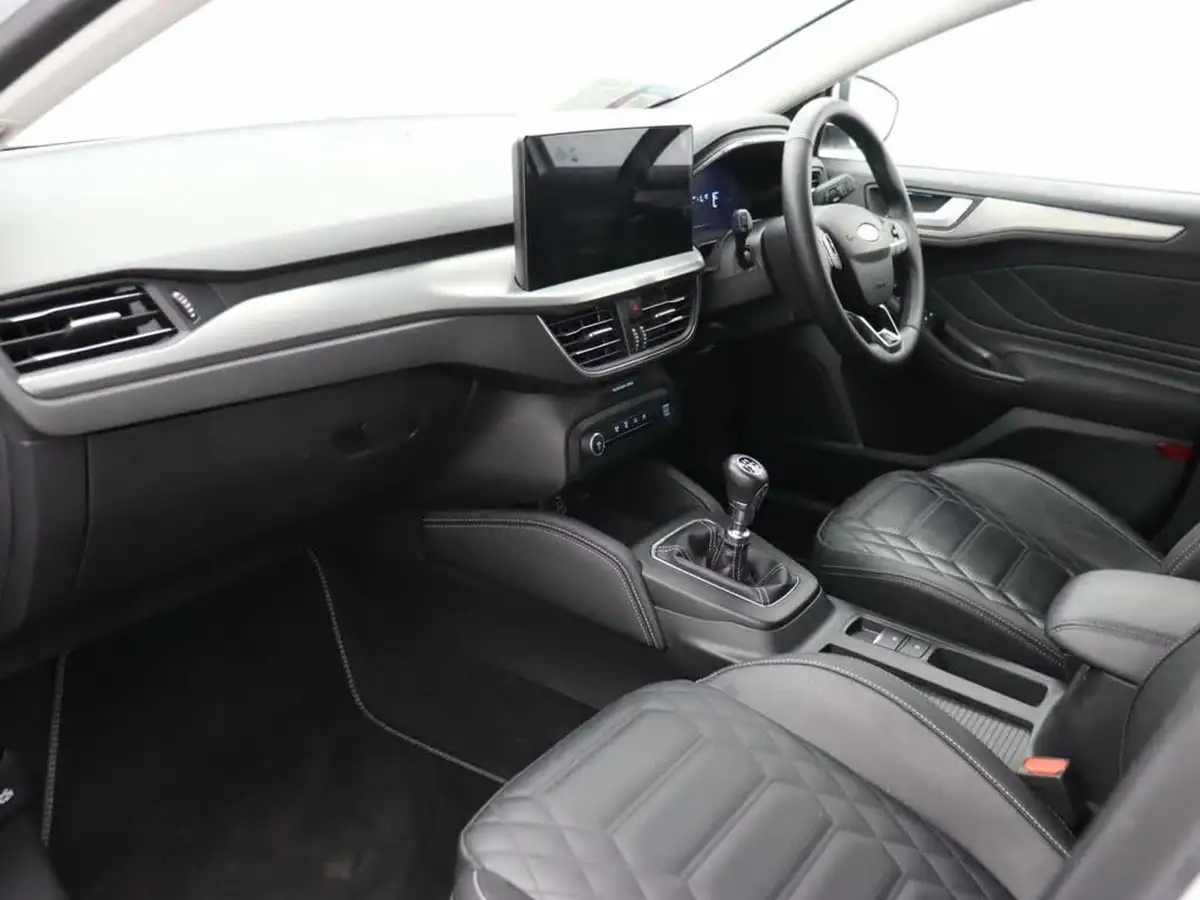 2023-ford-focus-10t-titanium-x-125ps-hatchback-big-7
