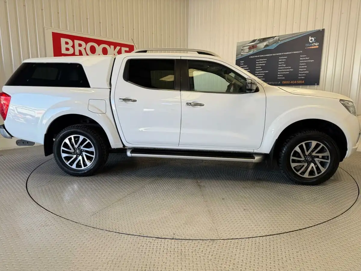 2019-nissan-navara-23dci-tekna-auto-big-2