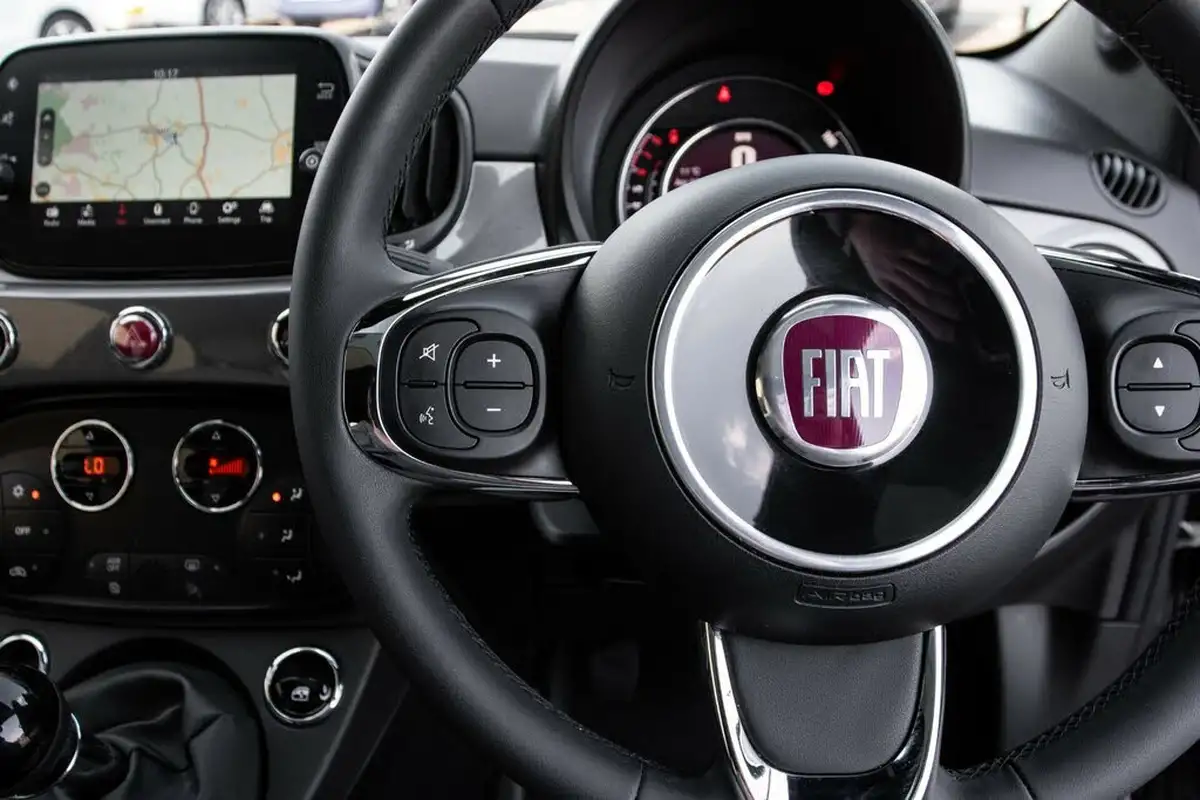 2022-fiat-500-10-dolcevita-big-18