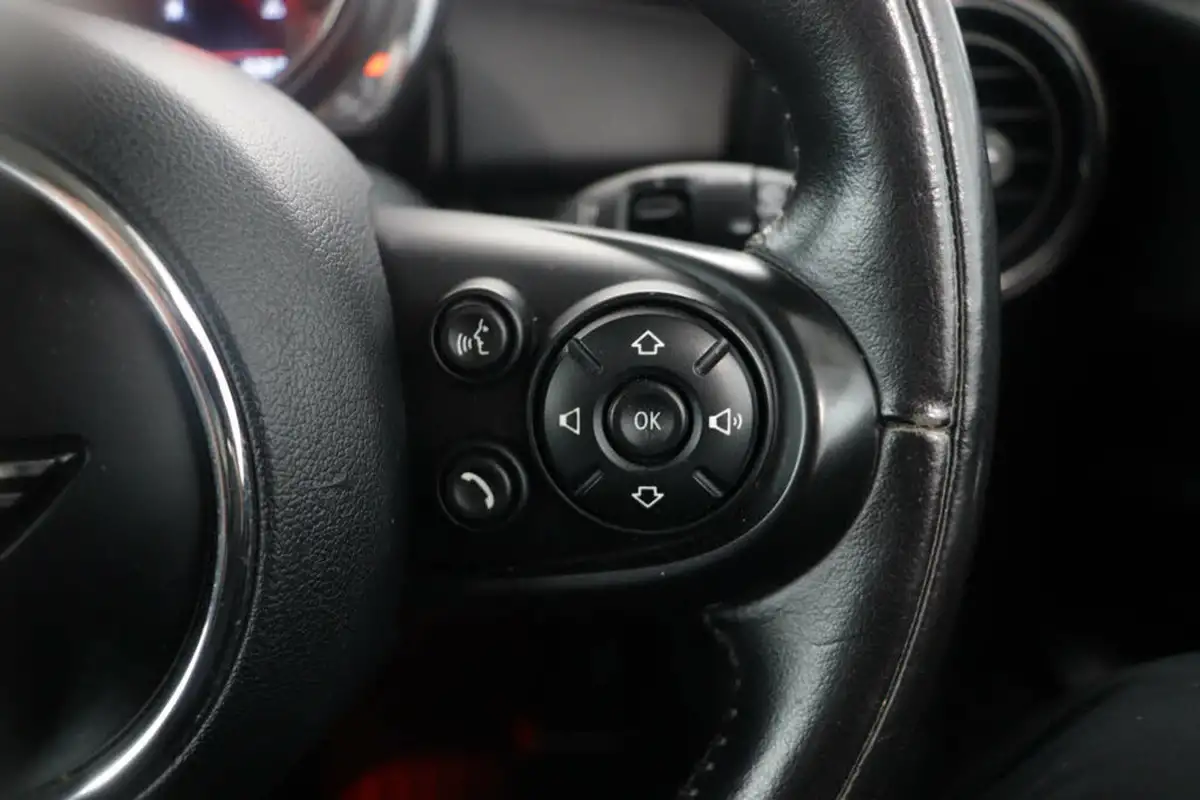2018-mini-cooper-15-one-series-ii-ss-3d-big-24