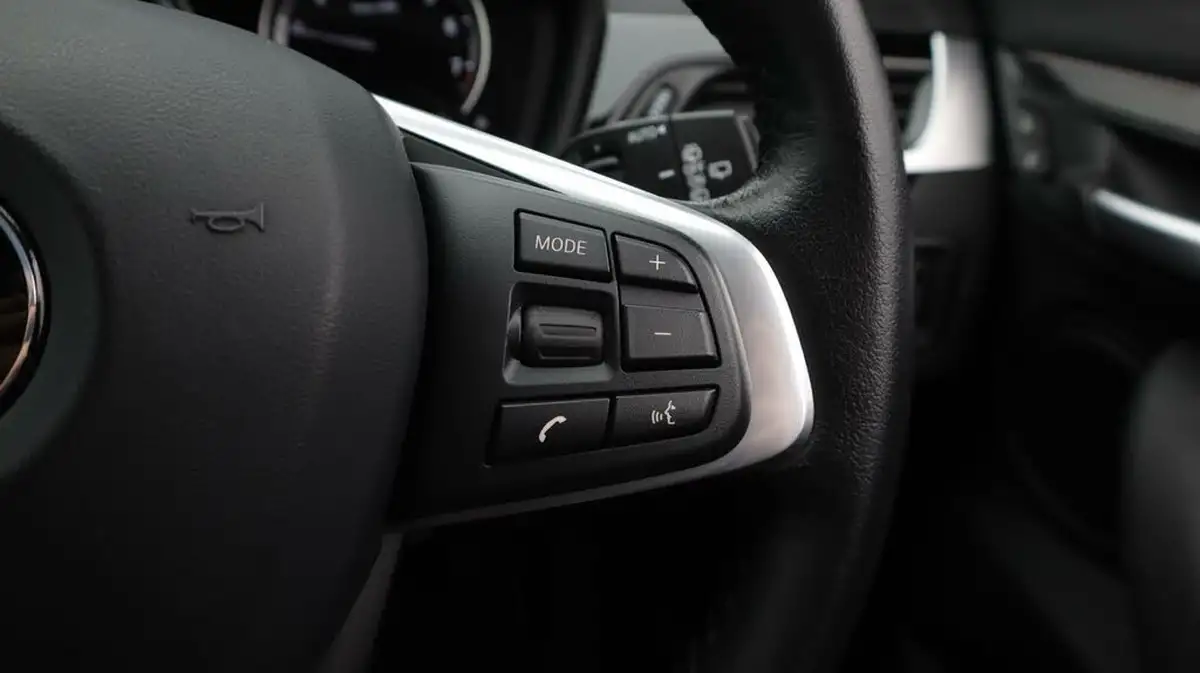 2020-bmw-x1-15-sdrive18i-xline-big-23