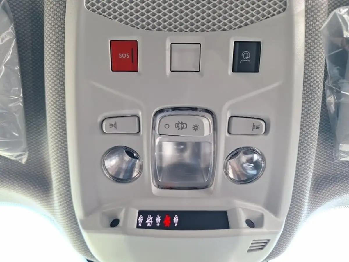 2025-jeep-avenger-12-gse-altitude-big-16