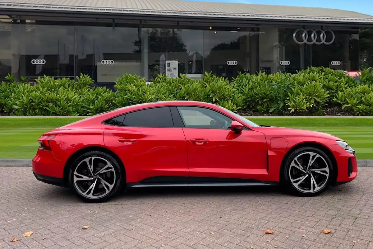 2022-audi-e-tron-gt-e-big-2
