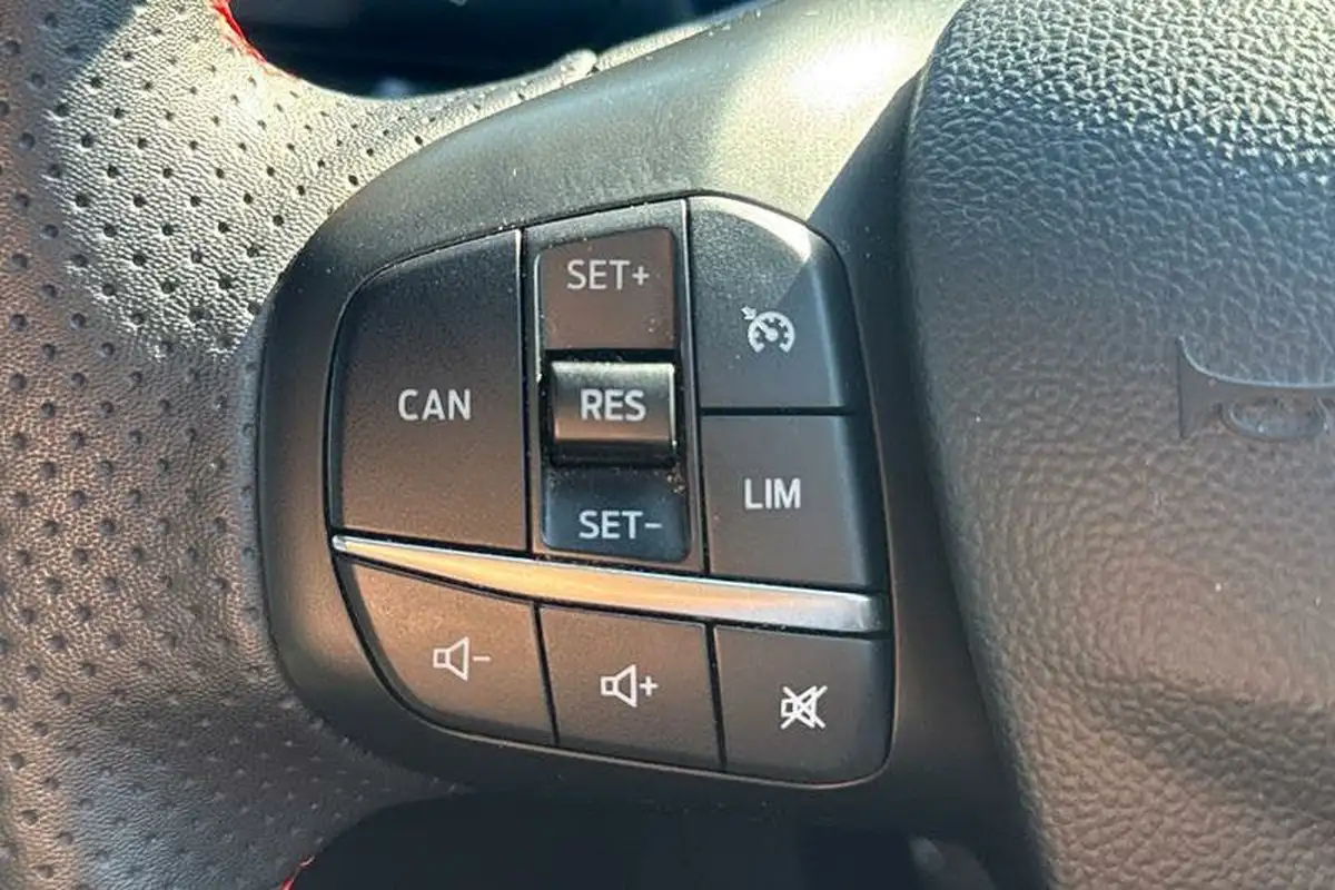 2023-ford-focus-10t-st-line-x-125ps-hatchback-big-21